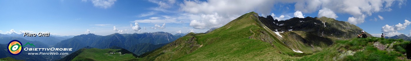 32 Panoramica con vista verso la conca dei Laghetti di Ponteranica.jpg